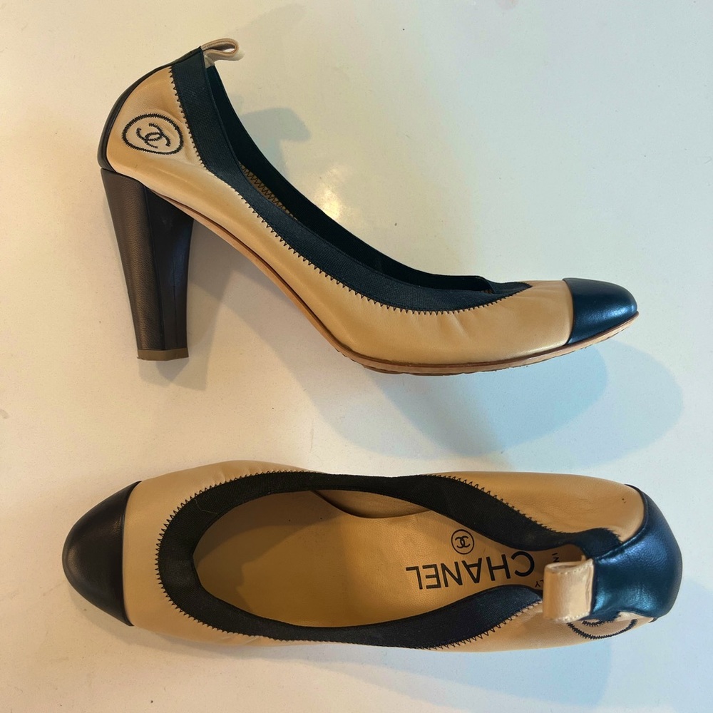 Vintage CHANEL Pumps